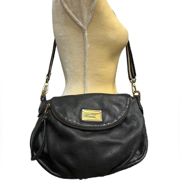 Marc Jacobs Handbags - ★ Marc Jacobs Iconic Natasha Style Black Leather Crossbody Bag